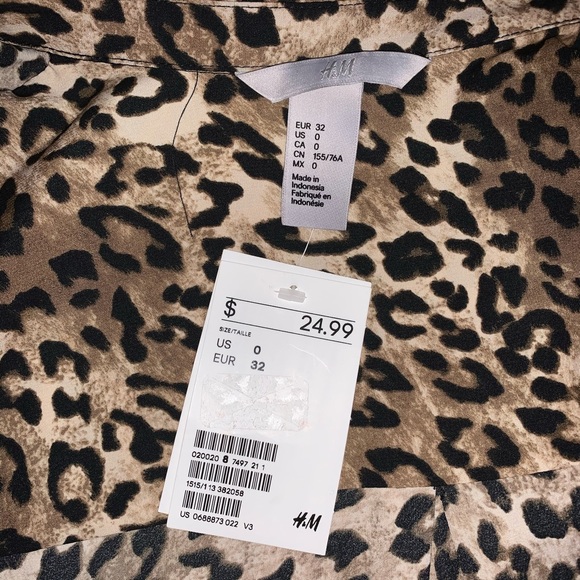 Cheetah button up - Picture 4 of 5